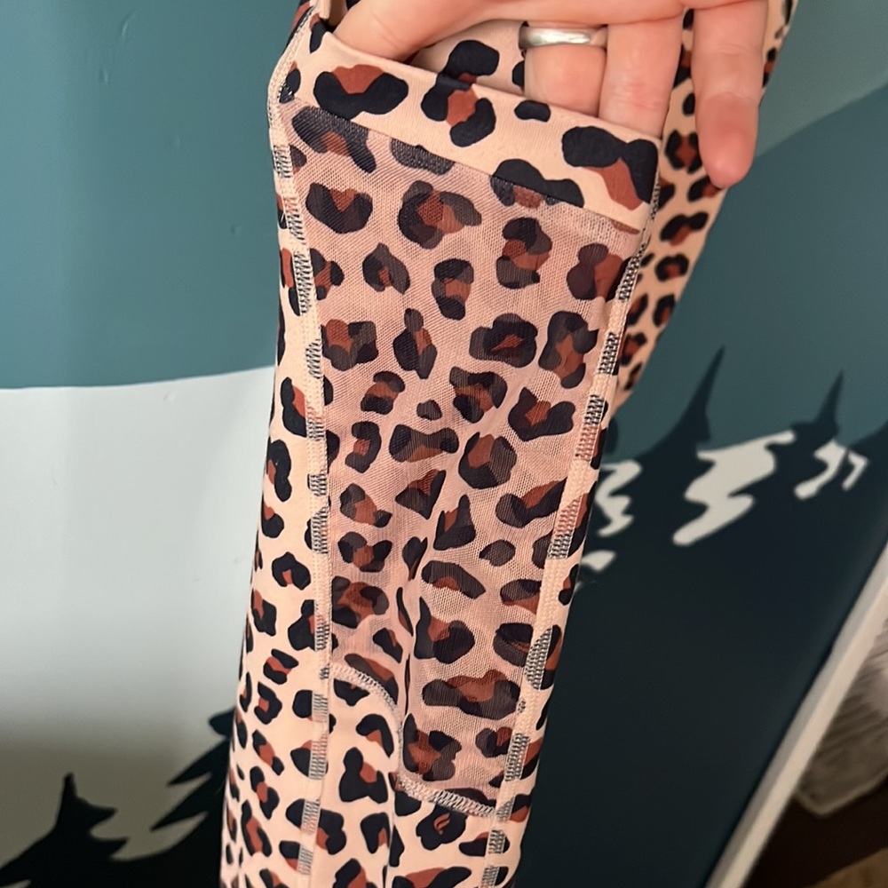 Fabletics On-The-Go Crops - Picture 6 of 7